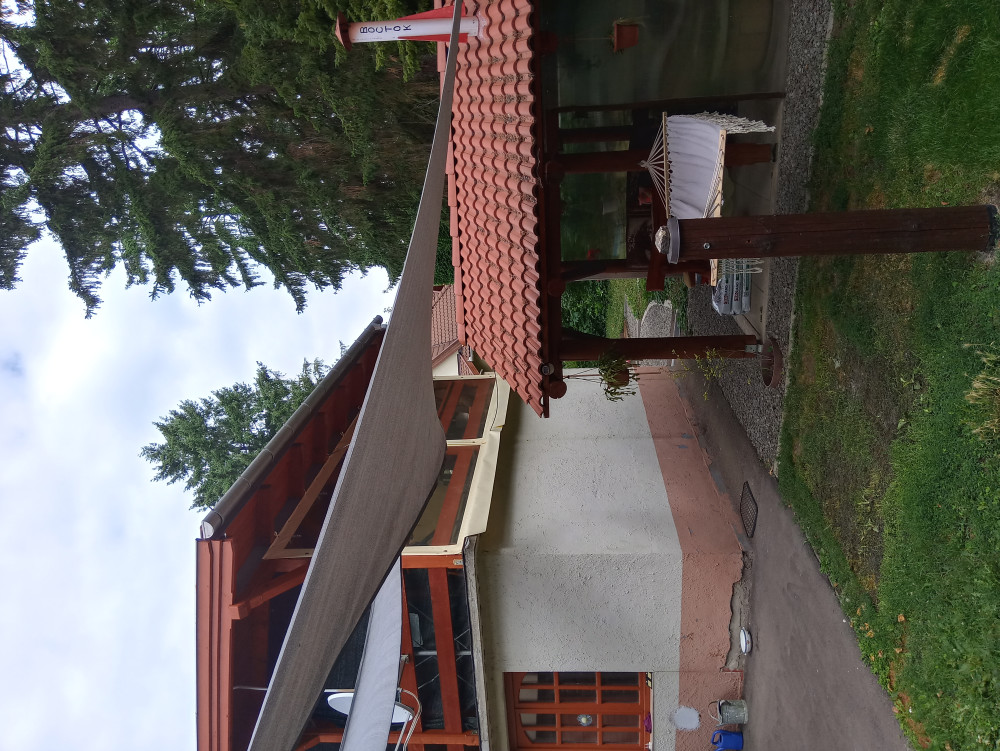 Napvitorla - árnyékoló teraszra, háromszög alakú 3x3x3 m Közép Bézs színben - HDPE anyagból Napvitorla - árnyékoló teraszra, háromszög alakú 3x3x3 m Közép Bézs színben - HDPE anyagból