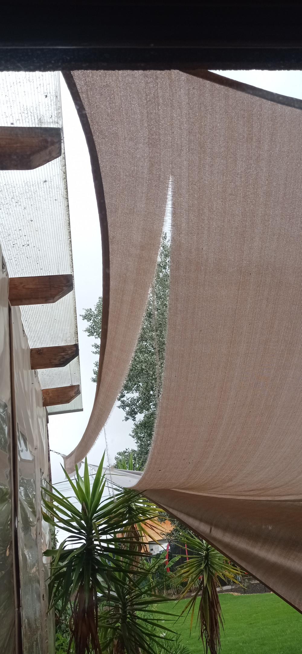 Napvitorla - árnyékoló teraszra, négyszög alakú 2x3 m Fehér színben - HDPE anyagból Napvitorla - árnyékoló teraszra, négyszög alakú 2x3 m Fehér színben - HDPE anyagból